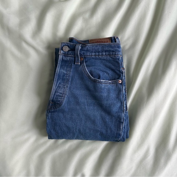 Levi’s 501 Original Cropped Jean - Picture 4 of 10